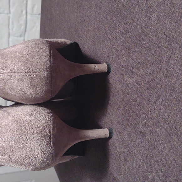 Stuart Weitzman, gray ankle boots - Picture 5 of 8